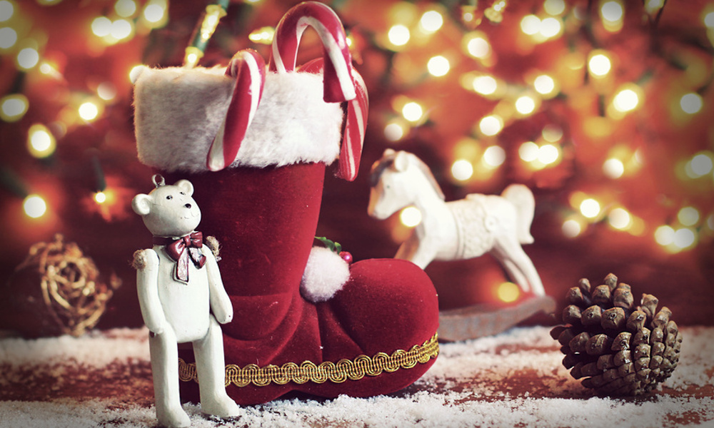 10 Holiday Shopping Necessities For One Dollar
