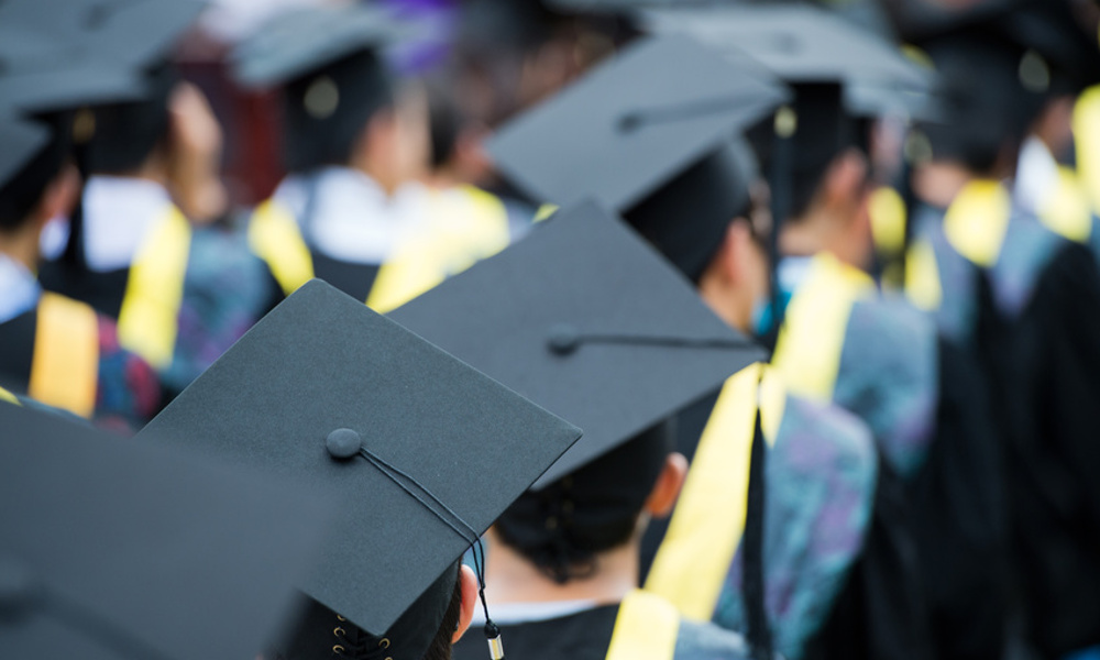 Graduation Gift Ideas: 5 Popular Online Retailers